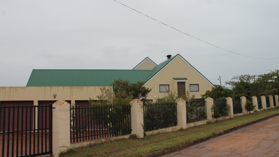 6 Bedroom Property for Sale in Napier Western Cape